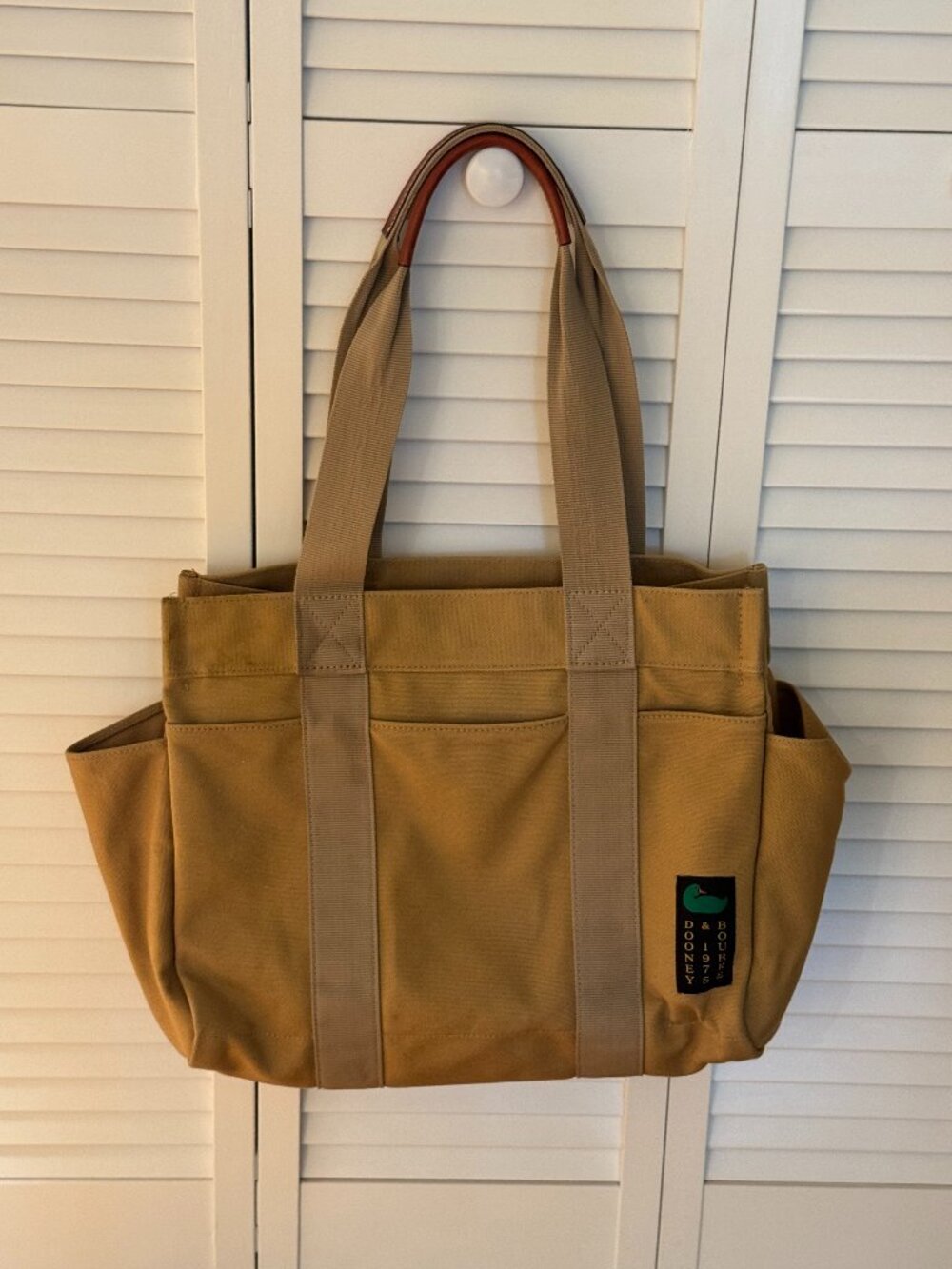 Dooney & Bourke Cannas Tote 40 - Beige - looks new